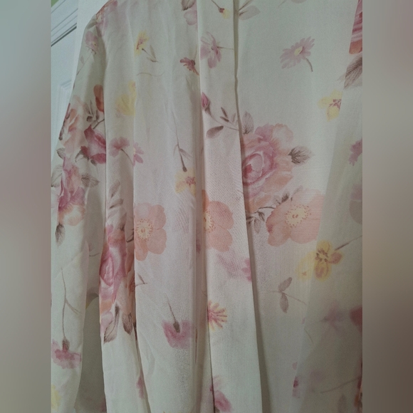 Beautiful Floral Sheer Robe - Picture 2 of 10
